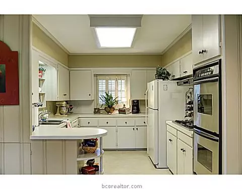 501 Brookside E Dr E, Bryan, TX 77801 photo 8