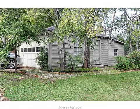501 Brookside E Dr E, Bryan, TX 77801 photo 23
