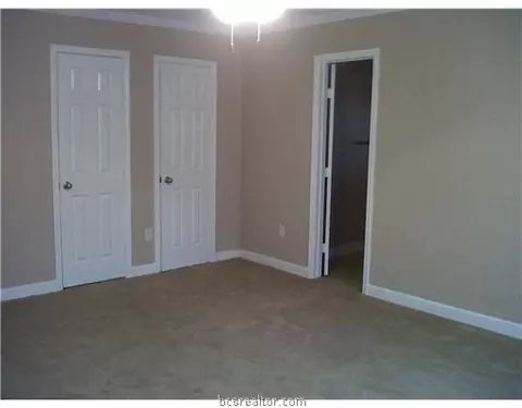 100 Burleson Dr, Bryan, TX 77802 photo 4