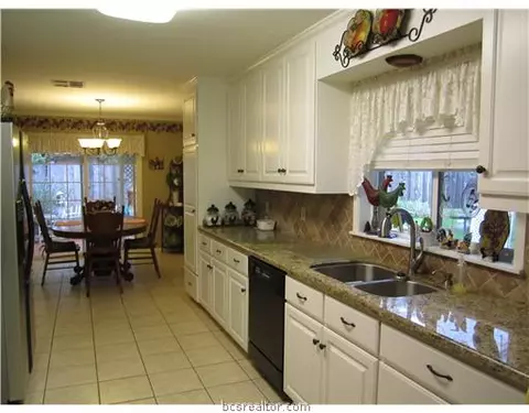 1105 Ruskin Dr, Bryan, TX 77802 photo 10