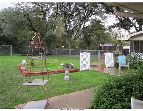 1105 Ruskin Dr, Bryan, TX 77802 photo 4