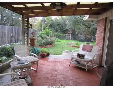 1105 Ruskin Dr, Bryan, TX 77802 photo 2