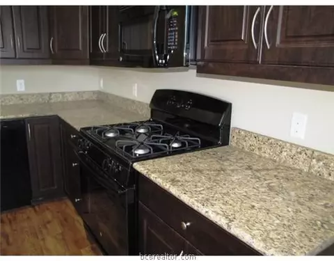 1081 Venice, Bryan, TX 77808 photo 6