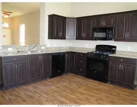 1081 Venice, Bryan, TX 77808 photo 5