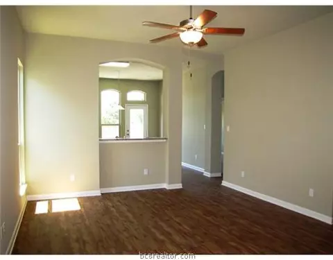 1081 Venice, Bryan, TX 77808 photo 3