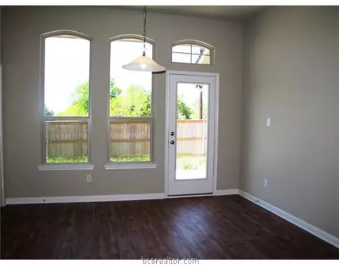 1081 Venice, Bryan, TX 77808 photo 7