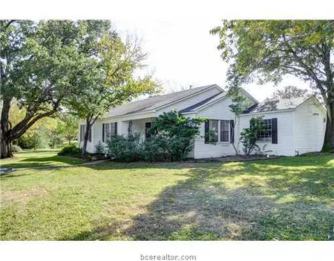 525 Wayside Dr, Bryan, TX 77802 photo 2