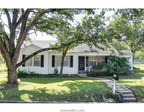 525 Wayside Dr, Bryan, TX 77802 photo 1