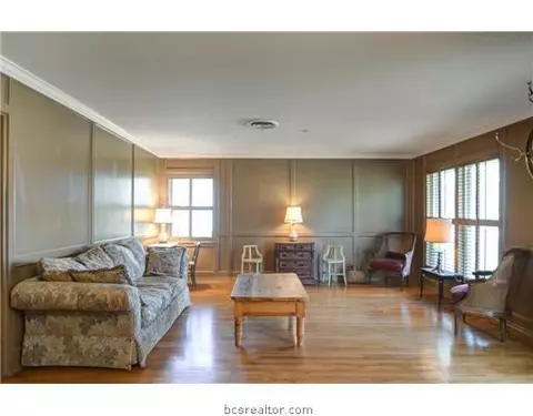 2404 Burton Dr, Bryan, TX 77802 photo 14