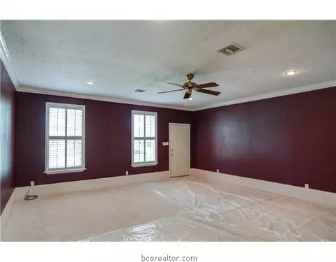 2404 Burton Dr, Bryan, TX 77802 photo 3