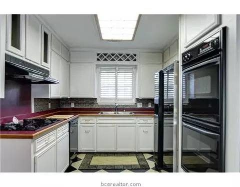 2404 Burton Dr, Bryan, TX 77802 photo 6