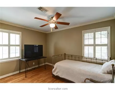 2404 Burton Dr, Bryan, TX 77802 photo 9