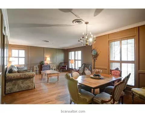 2404 Burton Dr, Bryan, TX 77802 photo 4