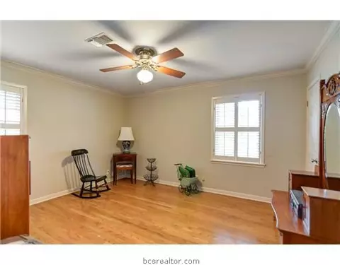 2404 Burton Dr, Bryan, TX 77802 photo 11