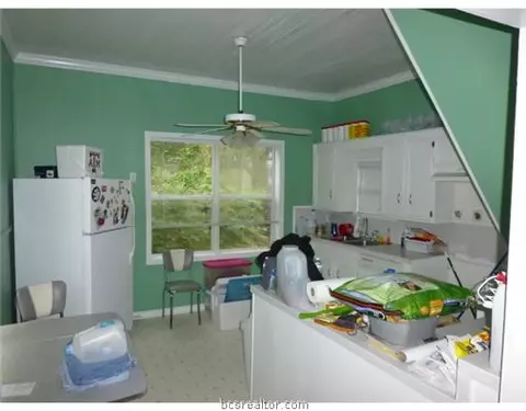 408 E Gregg, Calvert, TX 77837 photo 5