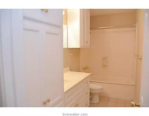 4401 Warwick Ln, Bryan, TX 77802 photo 14