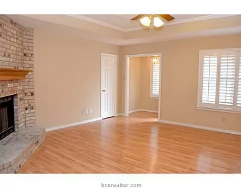 4401 Warwick Ln, Bryan, TX 77802 photo 2