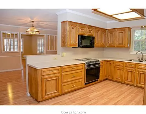 4401 Warwick Ln, Bryan, TX 77802 photo 10
