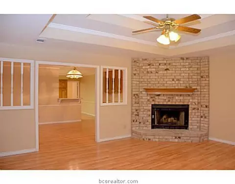 4401 Warwick Ln, Bryan, TX 77802 photo 4