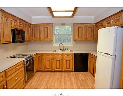 4401 Warwick Ln, Bryan, TX 77802 photo 9