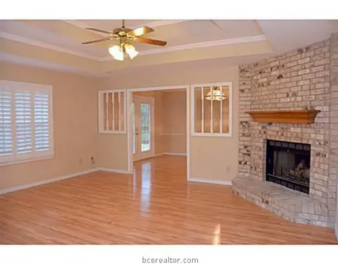 4401 Warwick Ln, Bryan, TX 77802 photo 3