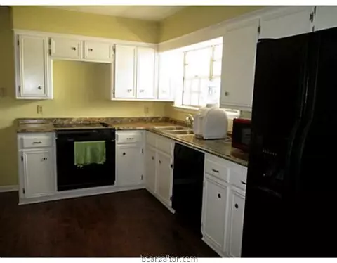 3510 Oakside Dr, Bryan, TX 77802 photo 3