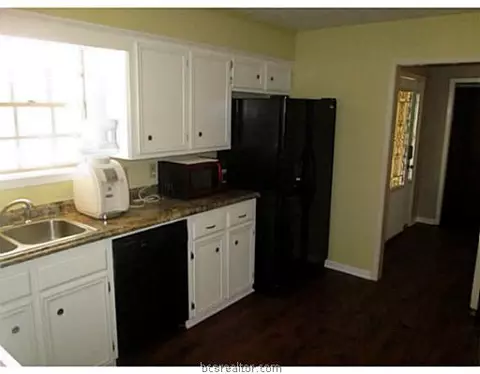 3510 Oakside Dr, Bryan, TX 77802 photo 5