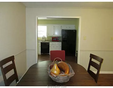 3510 Oakside Dr, Bryan, TX 77802 photo 8