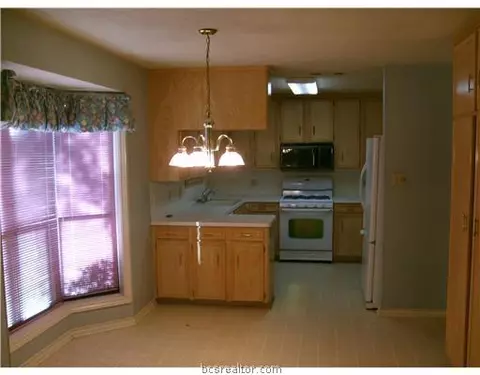 3808 Sierra Dr, Bryan, TX 77802 photo 3
