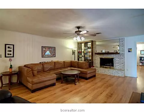2803 Hillside Dr, Bryan, TX 77802 photo 4