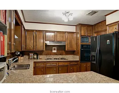 2803 Hillside Dr, Bryan, TX 77802 photo 8