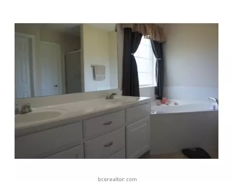 111 Ruby St, Caldwell, TX 77836 photo 6