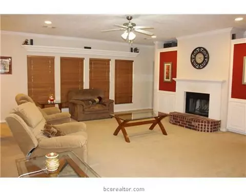 111 Ruby St, Caldwell, TX 77836 photo 2