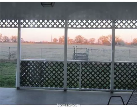 2098 S Beech St, Calvert, TX 77837 photo 5