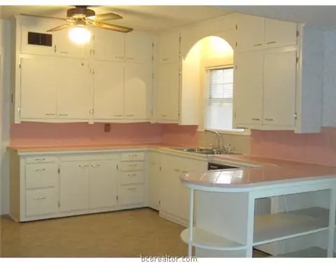 2098 S Beech St, Calvert, TX 77837 photo 4