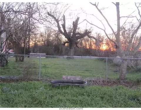2098 S Beech St, Calvert, TX 77837 photo 3