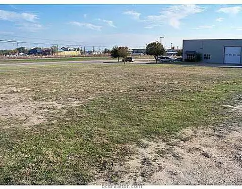 1110 Finfeather Rd, Bryan, TX 77803 photo 3