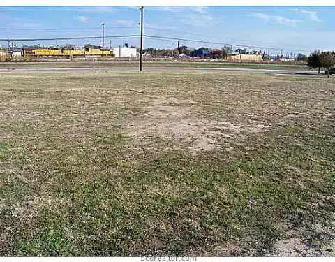 1110 Finfeather Rd, Bryan, TX 77803 photo 2