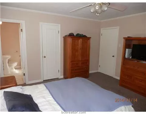 2302 Wayside Dr, Bryan, TX 77802 photo 8