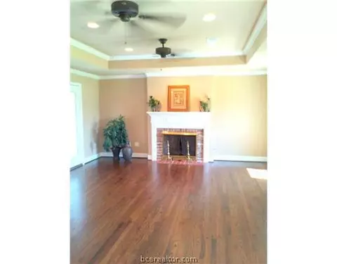 206 Redbud St, Bryan, TX 77801 photo 2