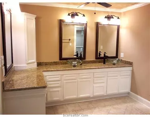 206 Redbud St, Bryan, TX 77801 photo 9