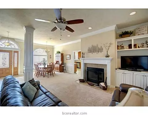 2700 Hickory Ct, Bryan, TX 77808 photo 4