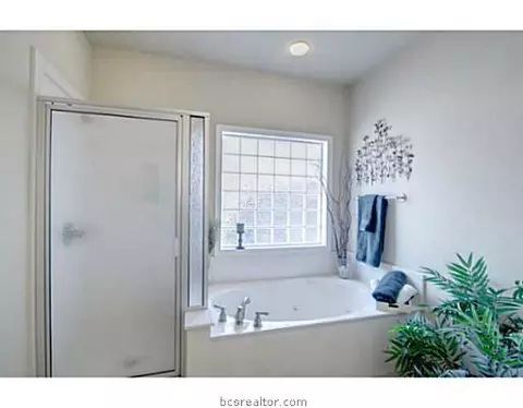 2700 Hickory Ct, Bryan, TX 77808 photo 9