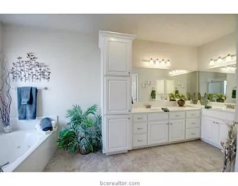 2700 Hickory Ct, Bryan, TX 77808 photo 8