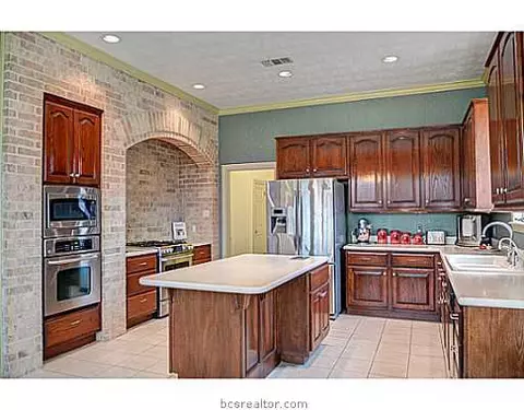 4611 Locksford Dr, Bryan, TX 77802 photo 6