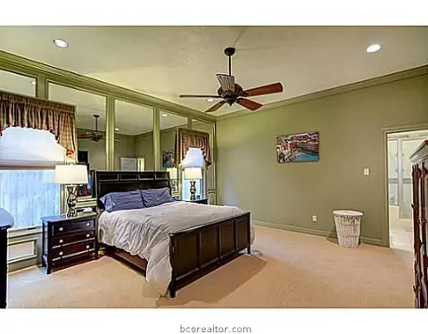 4611 Locksford Dr, Bryan, TX 77802 photo 10