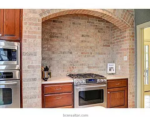 4611 Locksford Dr, Bryan, TX 77802 photo 7