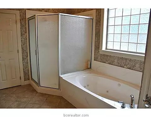 4909 Fairfield Ct, Bryan, TX 77802 photo 12