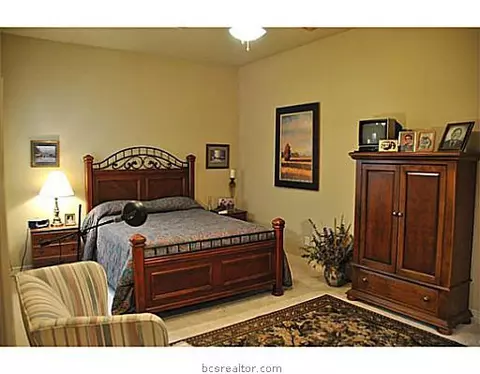 4909 Fairfield Ct, Bryan, TX 77802 photo 15