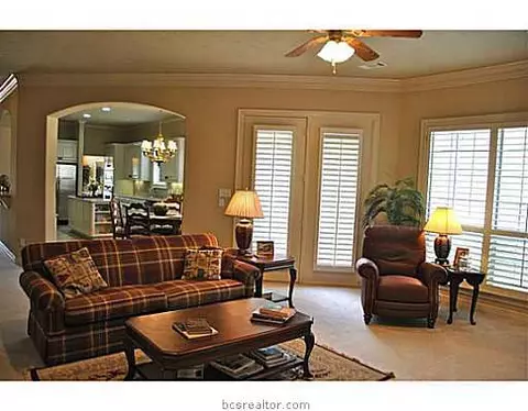 4909 Fairfield Ct, Bryan, TX 77802 photo 9